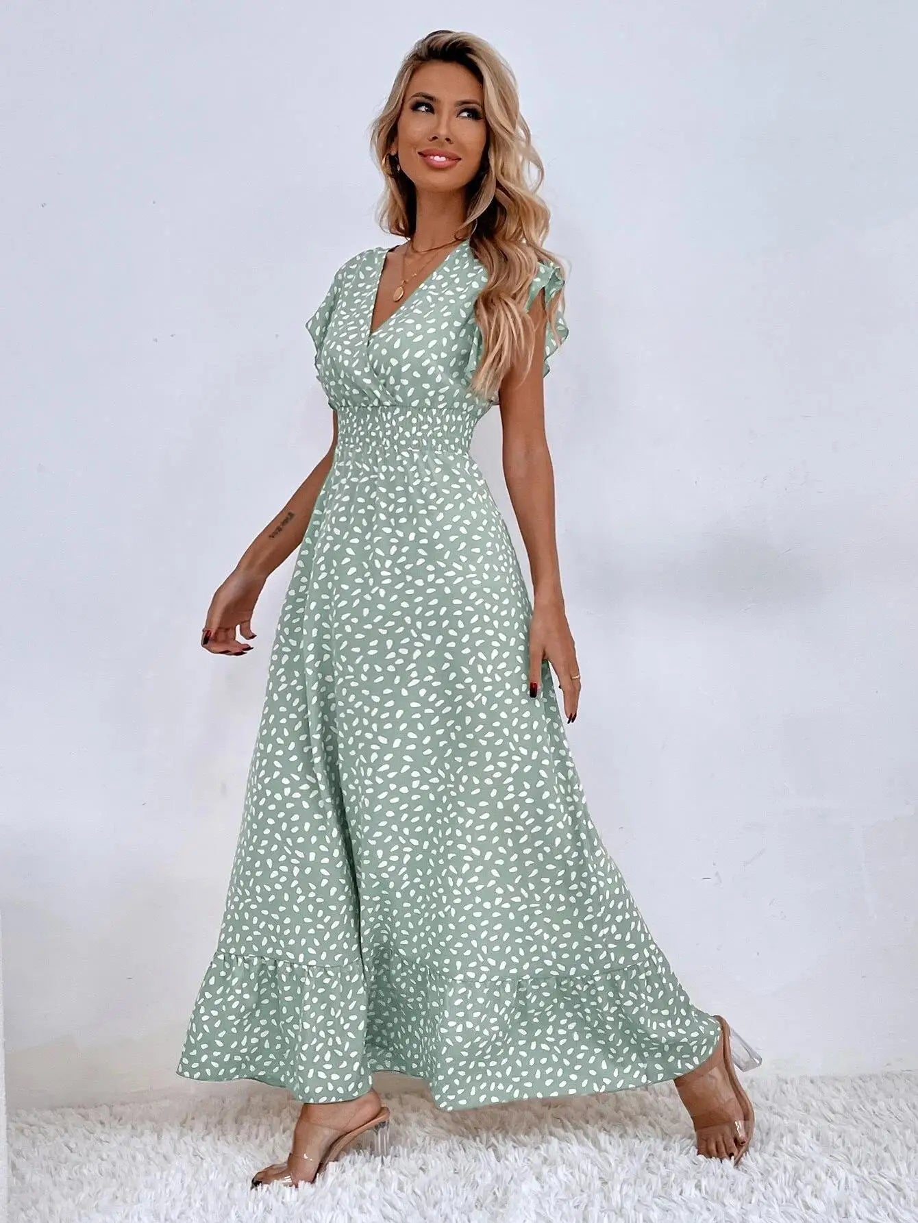 Elegant Trends: European & American Women's V-Neck Waist Long Dress for Spring/Summer 2024