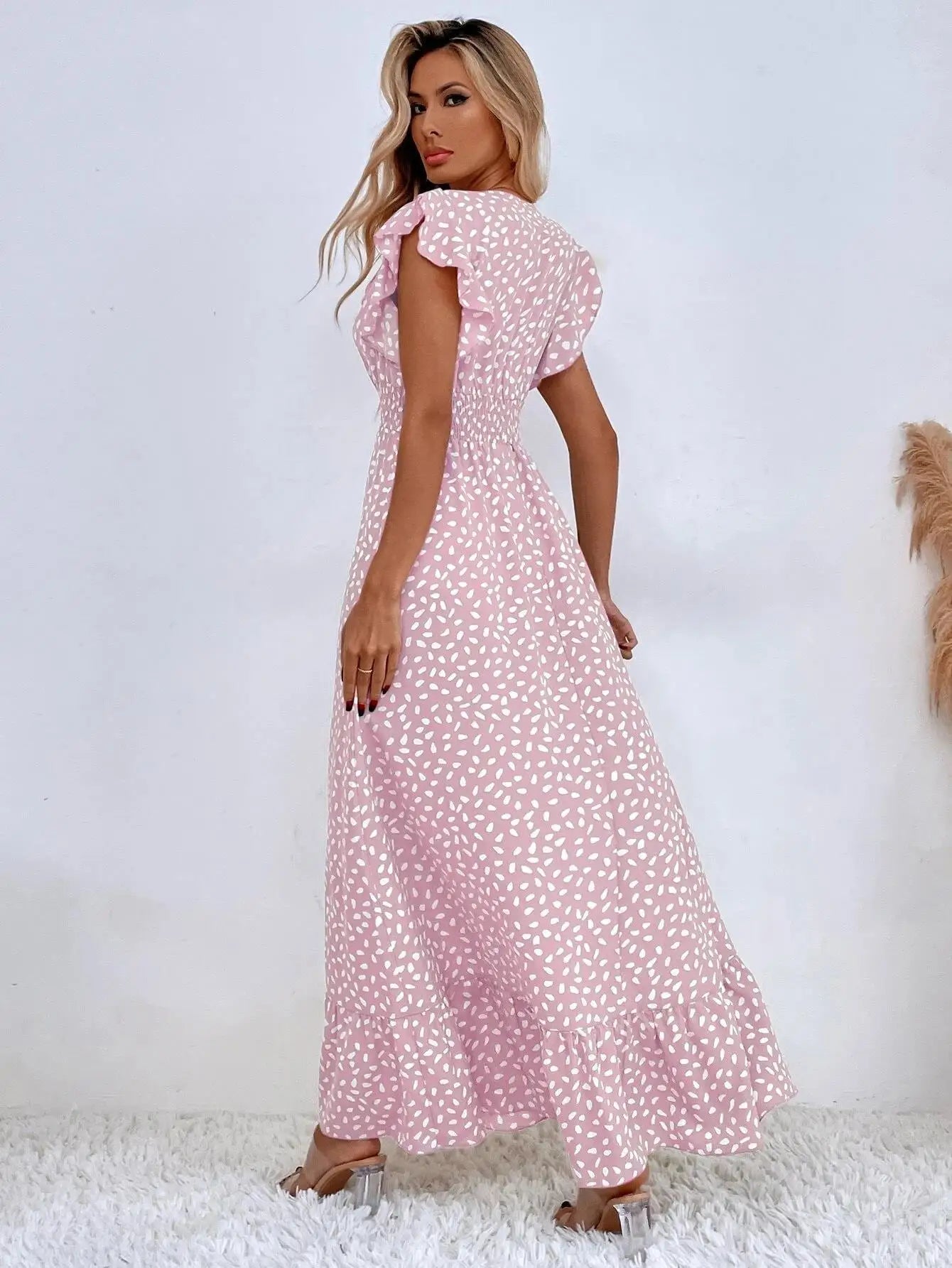 Elegant Trends: European & American Women's V-Neck Waist Long Dress for Spring/Summer 2024