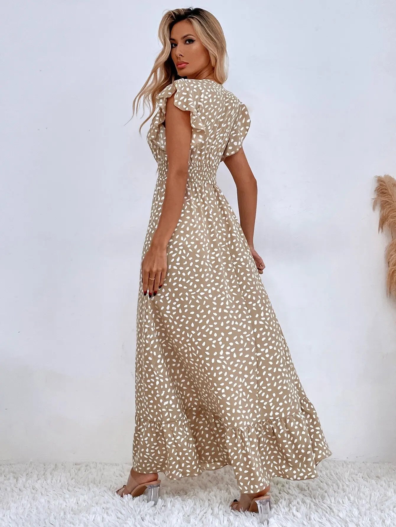 Elegant Trends: European & American Women's V-Neck Waist Long Dress for Spring/Summer 2024