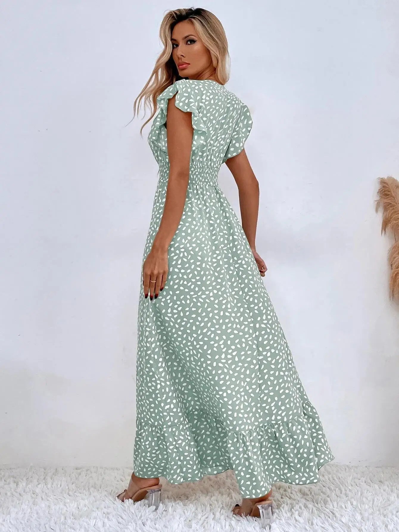 Elegant Trends: European & American Women's V-Neck Waist Long Dress for Spring/Summer 2024